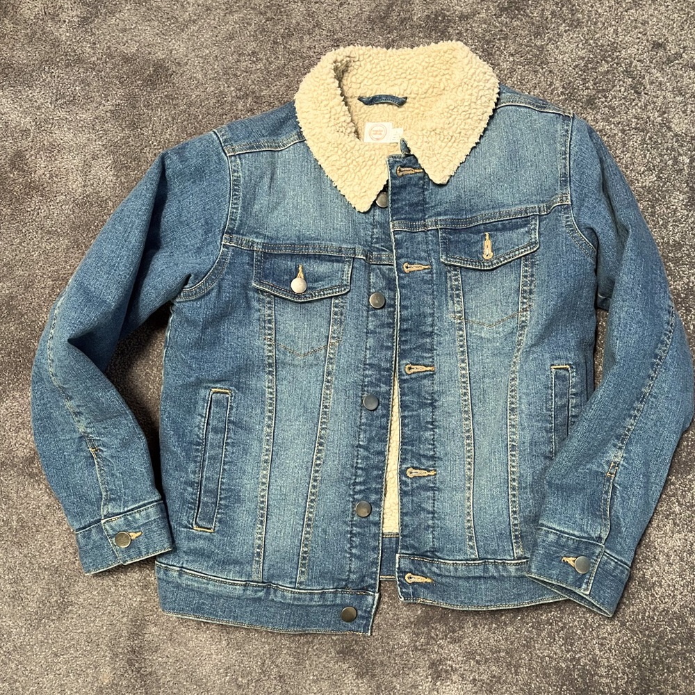 Jean jacket with faux fur color for youth boys size LG 10-12